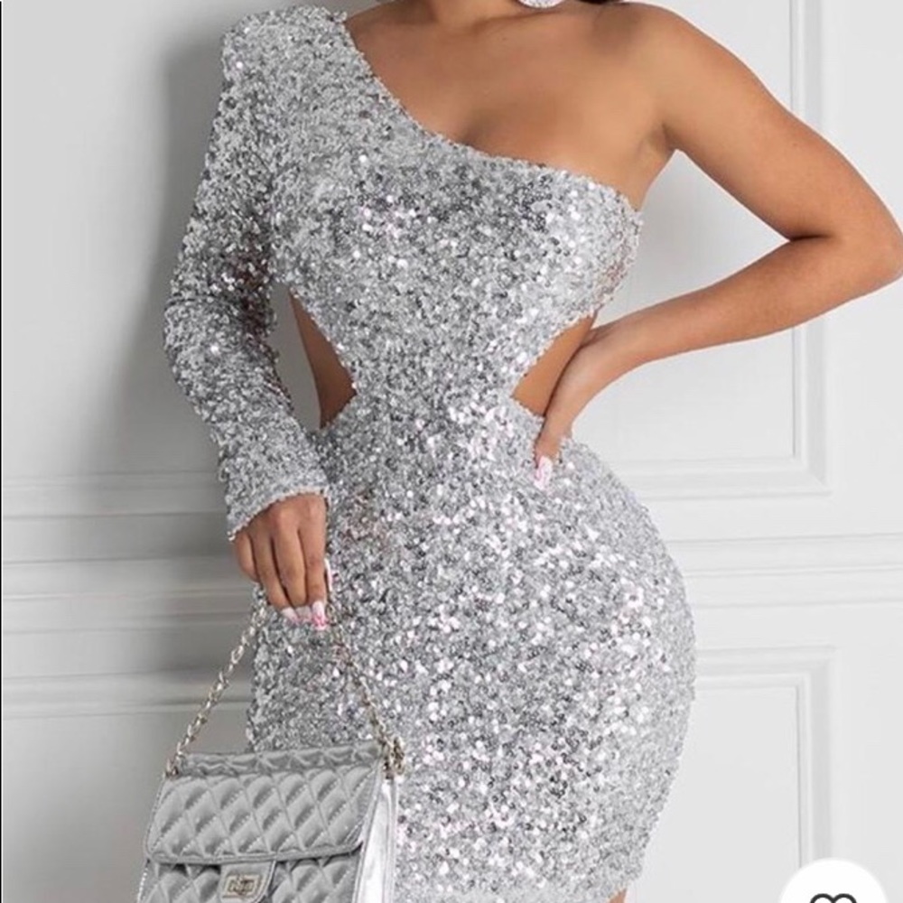BEAUTIFUL SILVER ONE SHOULDER DRESS